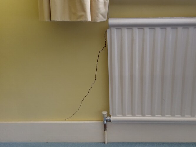 SW corner crack inside 02