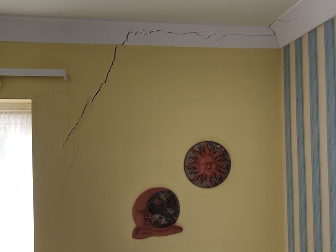 SW corner crack inside 01