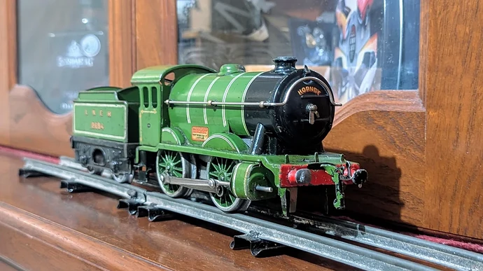 more-1930s-hornby-clockwork-trains-v0-0uez2bnxktqe1.jpeg