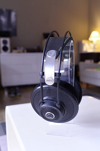 AKG q701